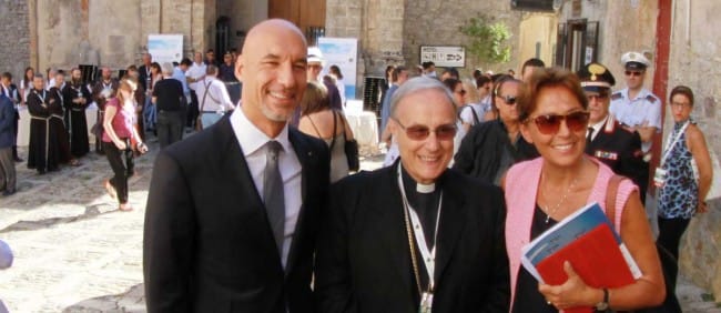 Carmen Lasorella (a destra), con il Vescovo Mogavero e l'astronauta siciliano Luca Parmitano, ad Erice lo scorso luglio.