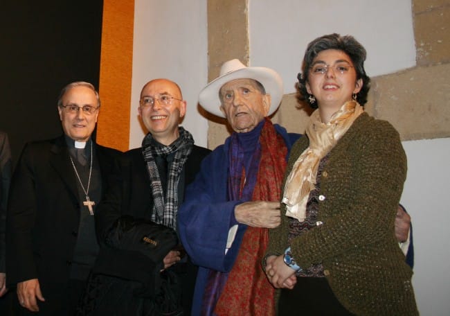 Francesca Massara (a destra) insieme al senatore Ludovico Corrao, don Leo Di Simone e il Vescovo, monsignor Domenico Mogavero.